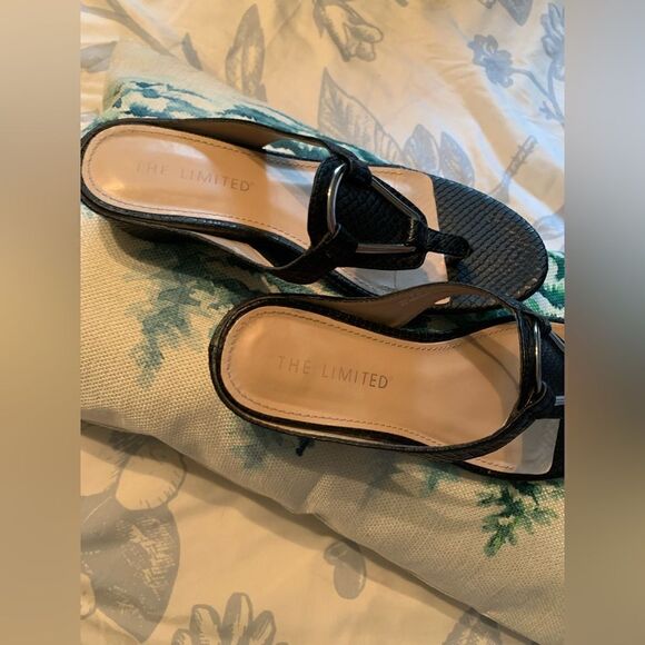 The Limited Sandals - Picture 3 of 6